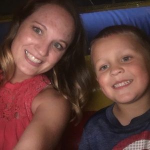 Meet your Posher, Caitlin